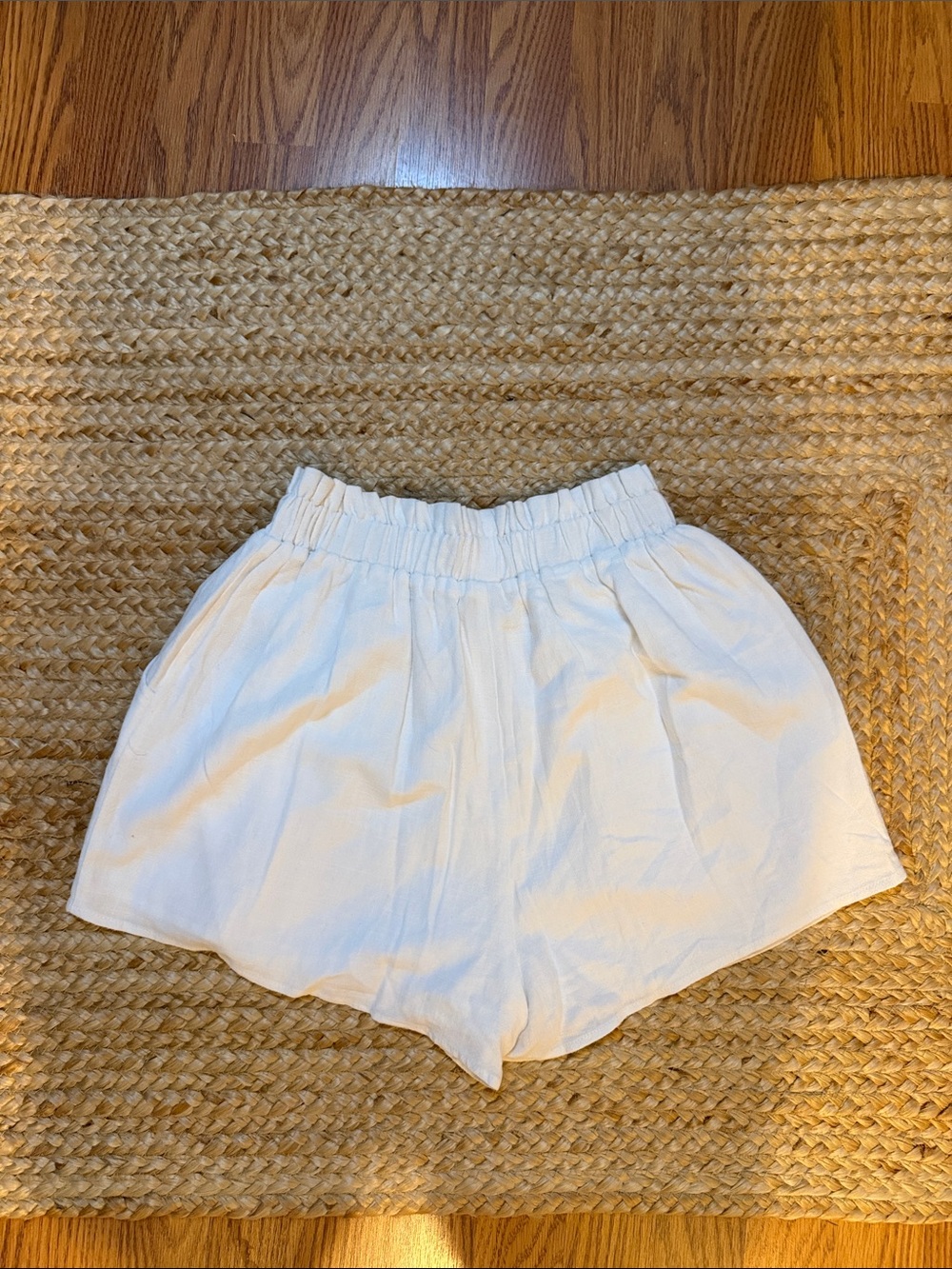 Women's White Elastic-Waist Casual Shorts
